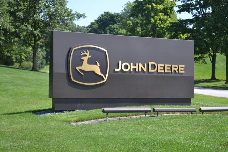 Stock Research Report: Deere & Company (DE) – Q1 2025