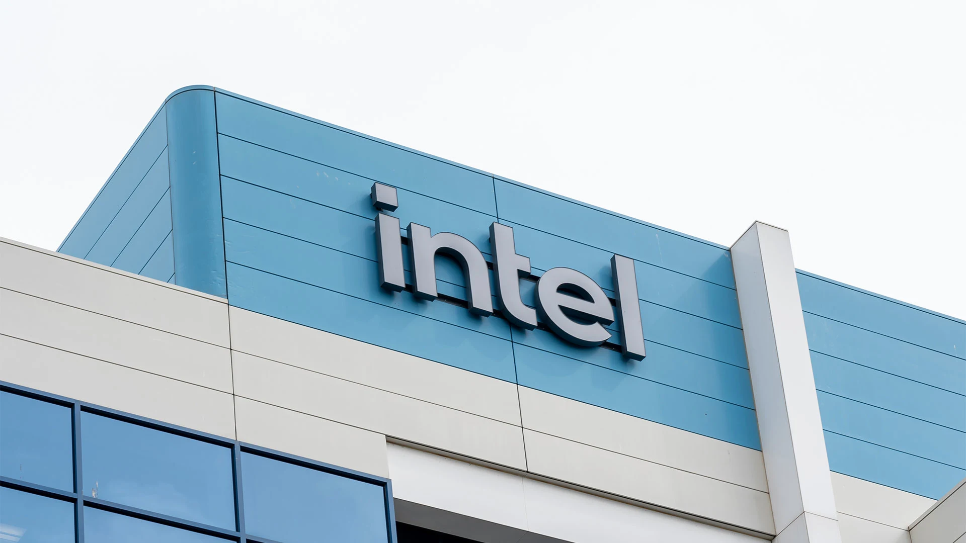 📊 Intel Corporation (NASDAQ: INTC) – Comprehensive Stock Research