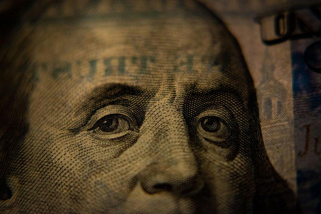 Global Markets on Edge: Navigating Inflation, Tariffs, and Escalating Geopolitical Risk