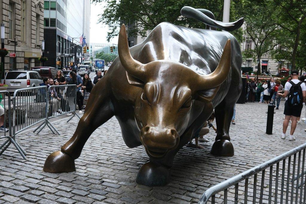 Bull market continues as earnings soar, Palantir Shines: Key Trends to Watch