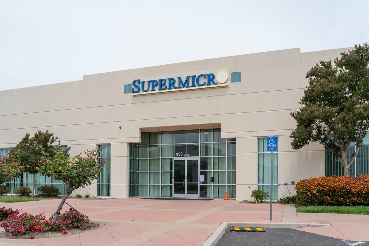 Super Micro Computer Inc. (SMCI): A Falling Knife for Investors or a Hidden Gem Worth Holding?