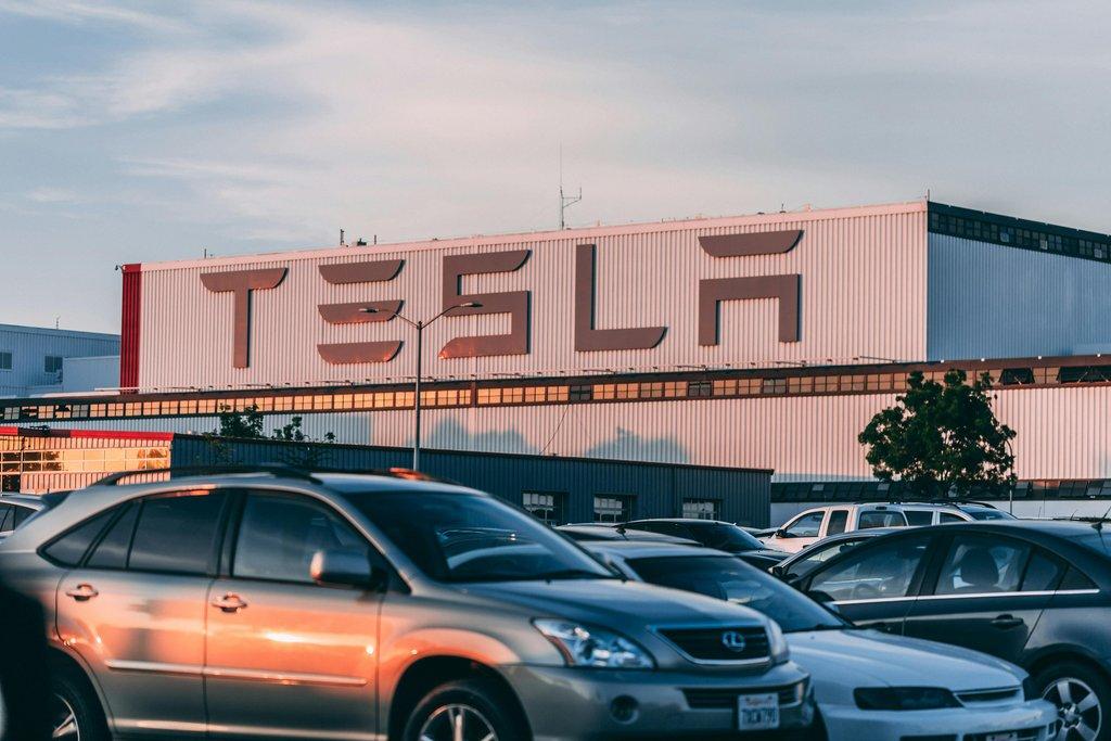 Market Movers: Tesla and SK Hynix Soar Amid AI Boom, Boeing and Airlines Struggle – Key Insights for Investors