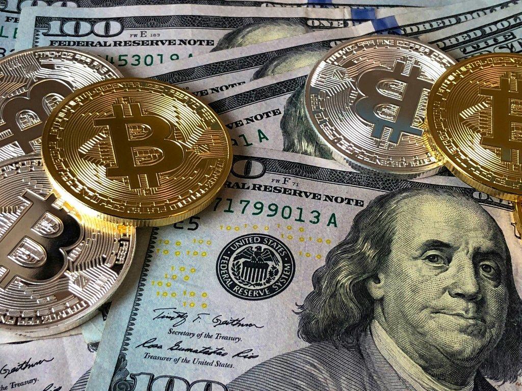 Global Interest Rates and Cryptocurrency Trends: Analyzing the Investment Landscape