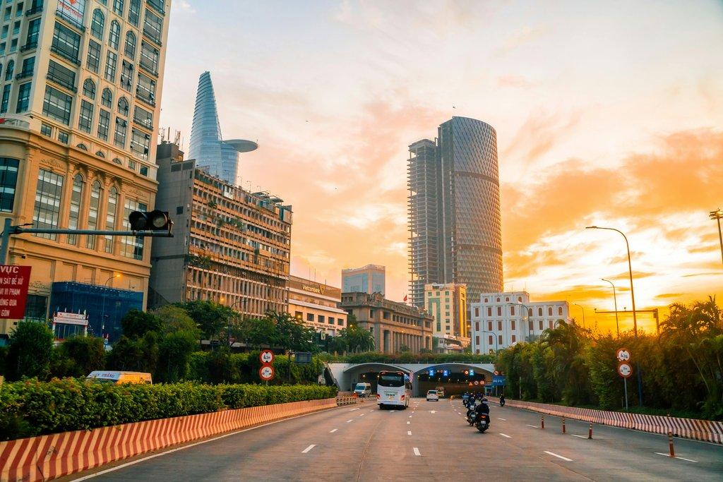 Market Shifts Unveiled: Crypto Pullbacks, AI Breakthroughs, and 2025's Biggest Investment Risks