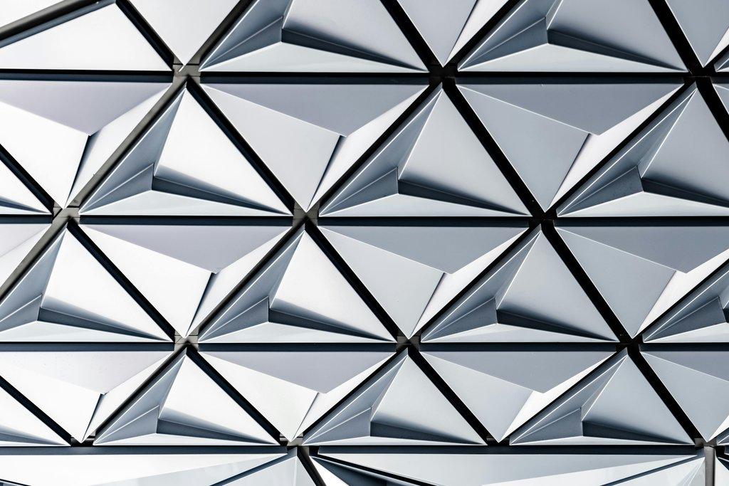 Markets on Edge: Solar Scorches, Safe‑Haven Shifts & Fed Signals