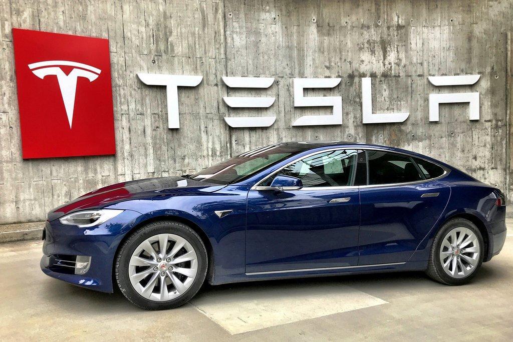 Tesla 2030: The Rise of an AI Empire -Robotaxis, Dojo, and the Dawn of Industrial Humanoids